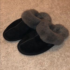 Barely worn authentic UGG slippers